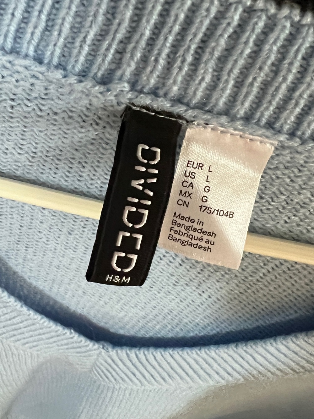 H&M Light Blue V-Neck Cropped Sweater - Picture 2 of 3